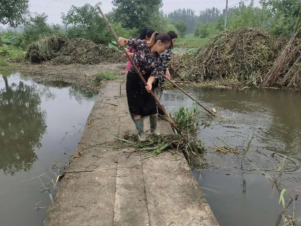 Women's Federations Join Flood Control Operations in C China's Hubei Province