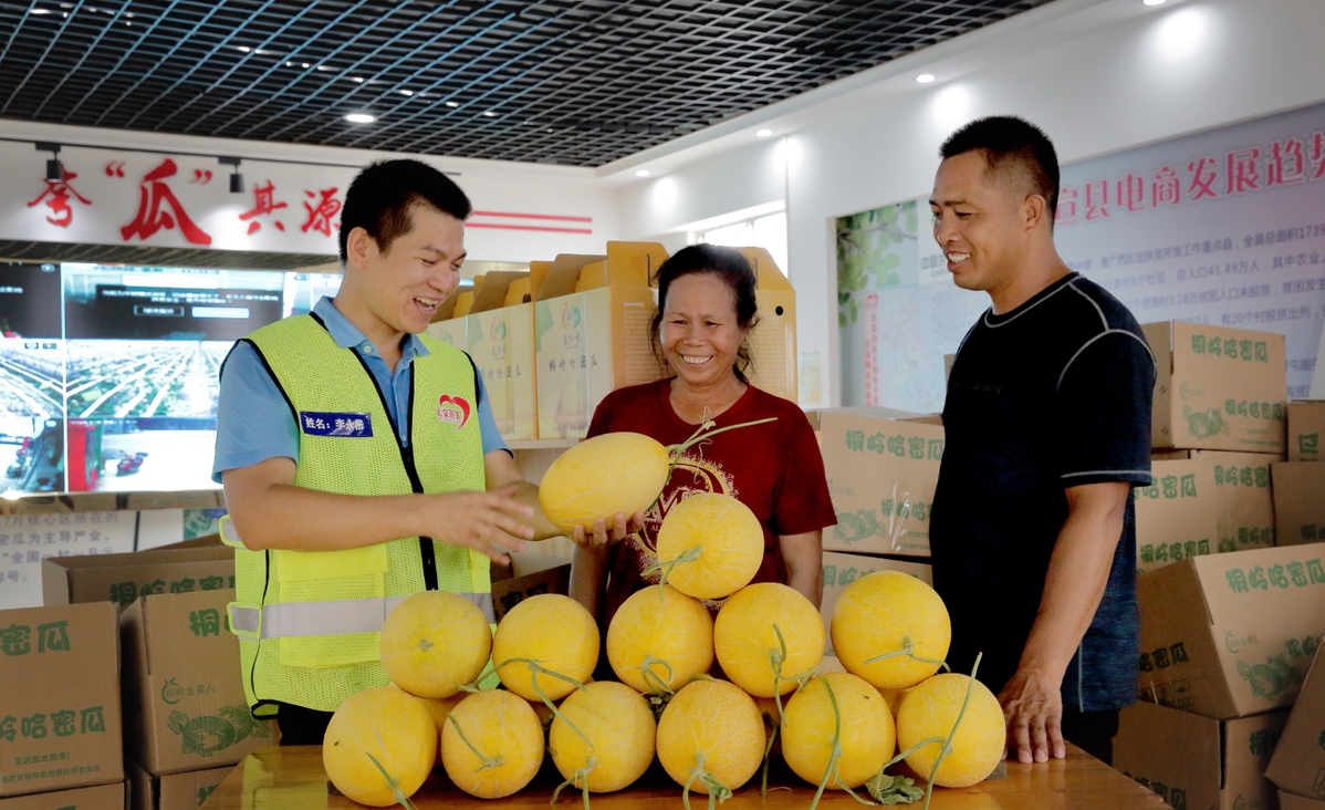 Cantaloupe for Poverty Relief Bears Fruit in Guangxi Village