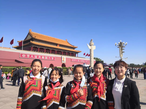Schoolgirls of Yi Ethnic Group Share Stories in Poverty Relief at ACWF Headquarters