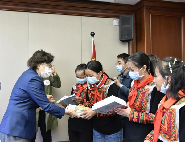 Schoolgirls of Yi Ethnic Group Share Stories in Poverty Relief at ACWF Headquarters