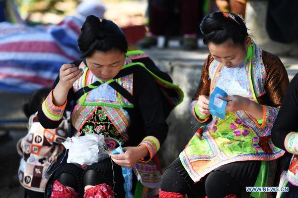Embroidery Skills Help Ethnic Minority Households Shake off Poverty