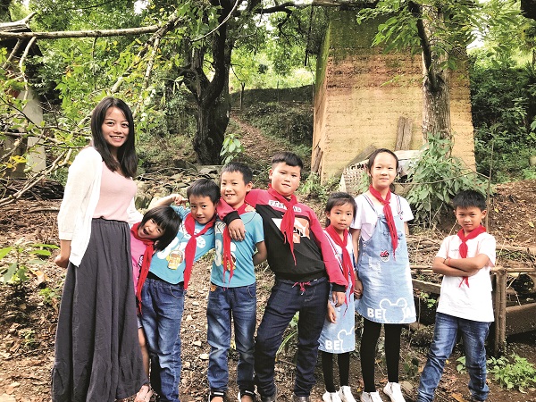 Teacher Enlightens Children Through Poetry