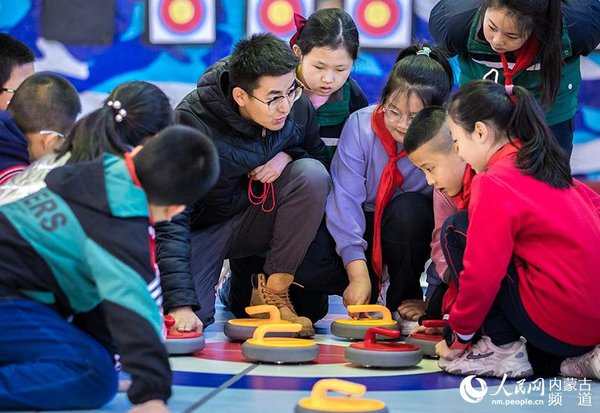 Winter Sports Courses Heat up N China's School Campus