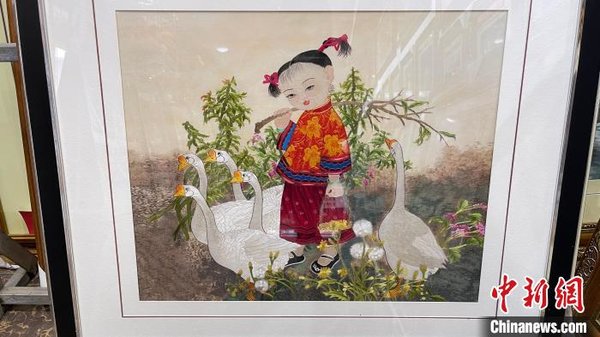 Elderly Embroidery Artist Imparts Poverty-Reduction Tool to Rural Women in Shanxi