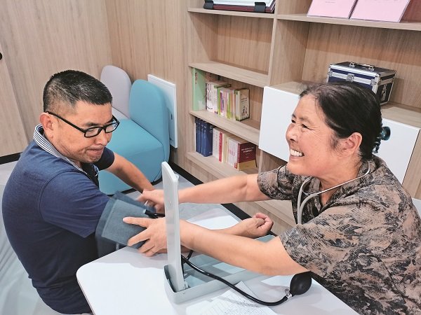 'Granny's Medical Studio' Protects Residents' Health