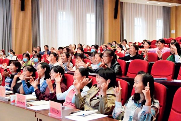 Yunnan Helps Women Better Understand Laws, Advocating New Marriage, Childbirth Customs