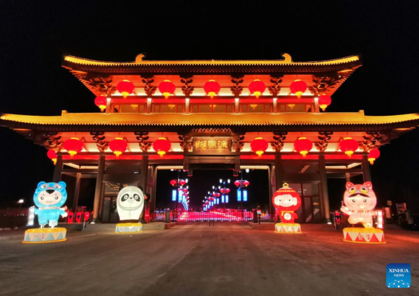 Lantern Show Themed on Winter Sports Held in Hebei