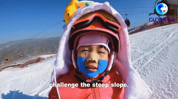 GLOBALink | 4-Year-Old Skiing Prodigy Flaunts Incredible Skills