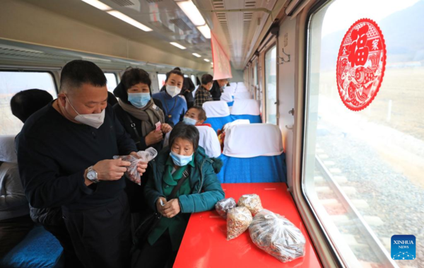 In Pics: Onboard Markets on 'Slow Trains'
