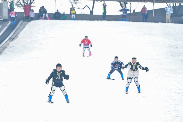 Ice and Snow Carnival Opens in China's Jiangsu