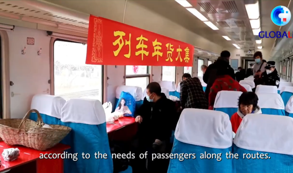 GLOBALink | Chinese New Year Market on Train