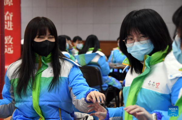 Volunteers for Beijing Olympics Attend Training Session to Develop Skills