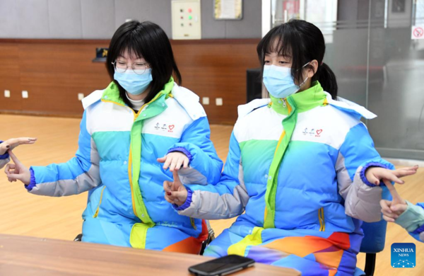 Volunteers for Beijing Olympics Attend Training Session to Develop Skills