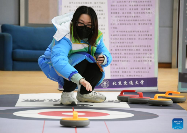 Volunteers for Beijing Olympics Attend Training Session to Develop Skills