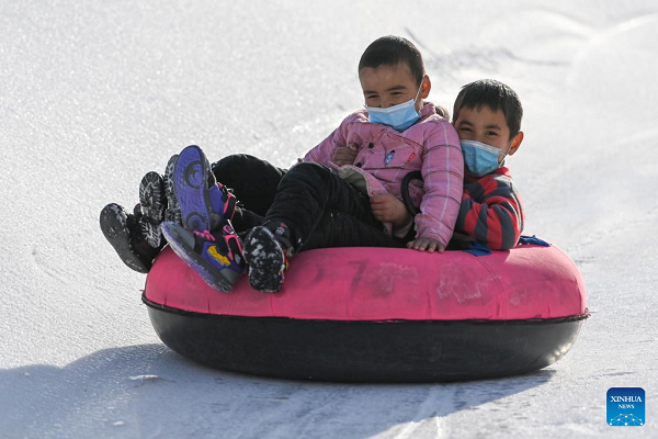 Ski Resort in Desert Fuels People's Passion for Winter Sports in Xinjiang