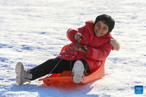 Ski Resort in Desert Fuels People's Passion for Winter Sports in Xinjiang