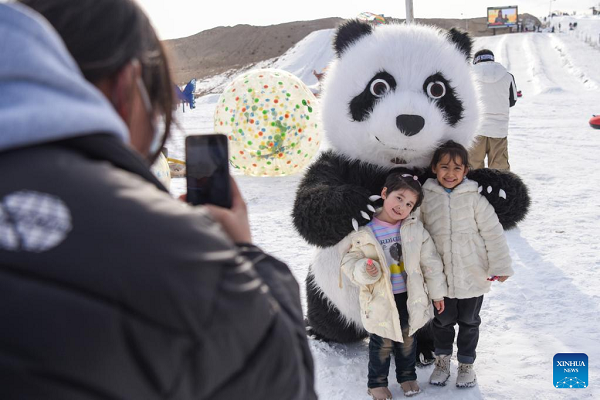 Ski Resort in Desert Fuels People's Passion for Winter Sports in Xinjiang