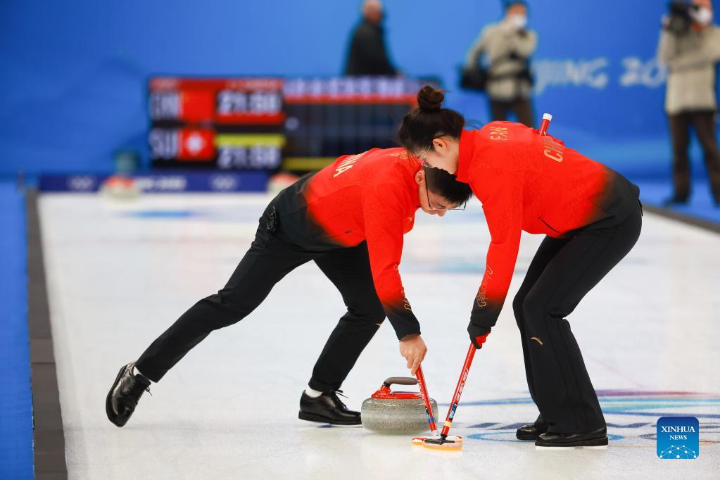 China Competes with Switzerland at Curling Mixed Doubles Round Robin Session of Beijing 2022