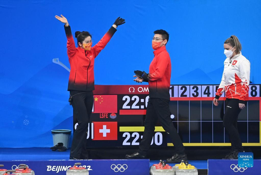 China Competes with Switzerland at Curling Mixed Doubles Round Robin Session of Beijing 2022