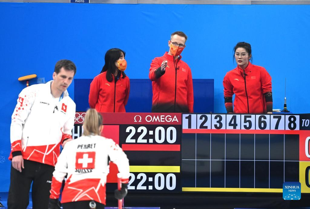 China Competes with Switzerland at Curling Mixed Doubles Round Robin Session of Beijing 2022