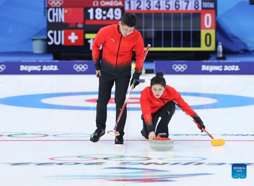 China Competes with Switzerland at Curling Mixed Doubles Round Robin Session of Beijing 2022