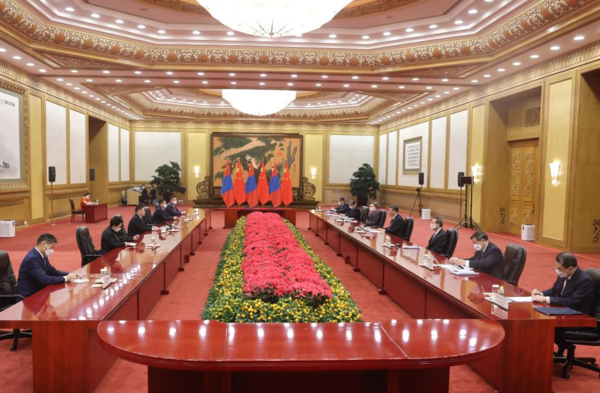 Xi Meets Mongolian PM on Elevating Ties