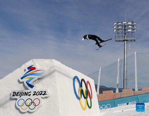 China's Gu Ailing Qualifies for Freeski Big Air Final at Beijing 2022