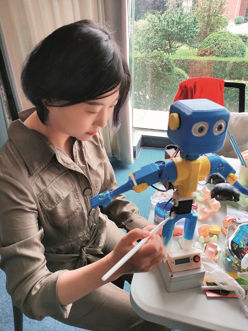 'Puppet Sister' Creates 'Intelligent' Robot Performers