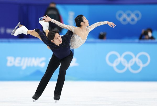 Profile: Through Ups and Downs, China's Elite Figure Skating Pair Back to Peak