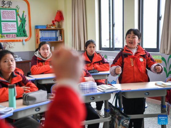 Students from Special Education School in Chengdu Pursue Skiing Dream