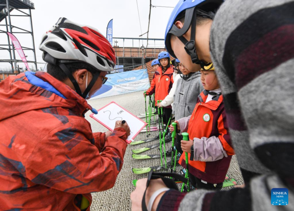 Students from Special Education School in Chengdu Pursue Skiing Dream