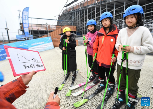 Students from Special Education School in Chengdu Pursue Skiing Dream