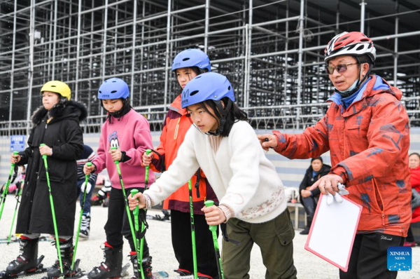 Students from Special Education School in Chengdu Pursue Skiing Dream