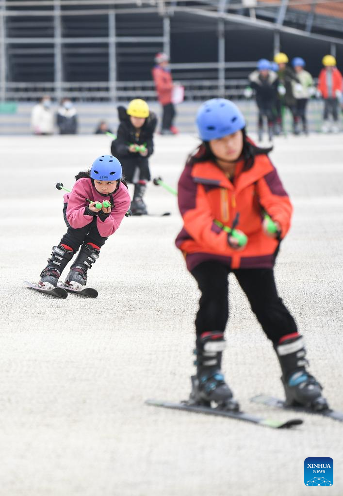 Students from Special Education School in Chengdu Pursue Skiing Dream