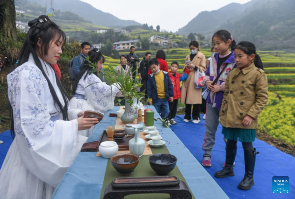People Celebrate Traditional Flower Festival in East China