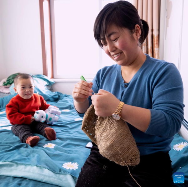 Pic Story: Inheritor of Intangible Cultural Heritage of Hemp Weaving in Ningxia