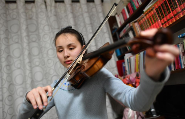 GLOBALink | Visually Impaired Violinist Touches Hearts of Many at Closing Ceremony of Beijing Winter Paralympics