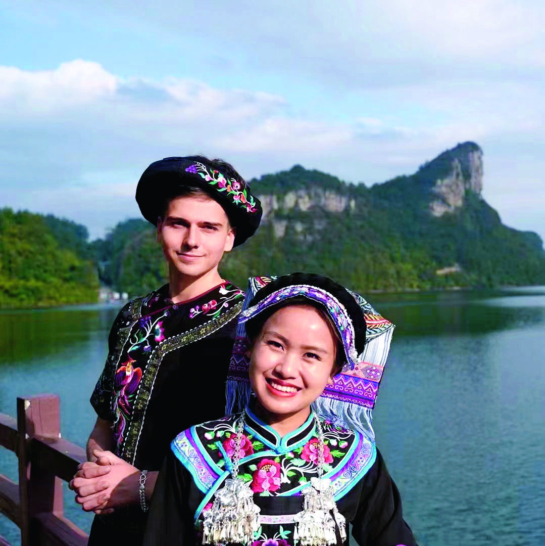 German Vlogger Documents China's Ethnic Groups