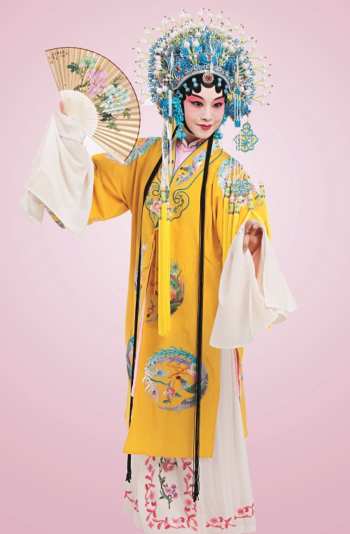 Artist Inherits, Promotes Kunqu Opera