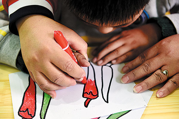 Art Class Enables Children with Autism to Socialize