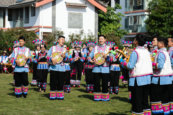 Ethnic People Dance to Celebrate Festival in SW China