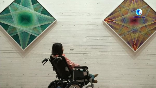 GLOBALink | Paralyzed Chinese Painter: 'It's So Nice to Live!'