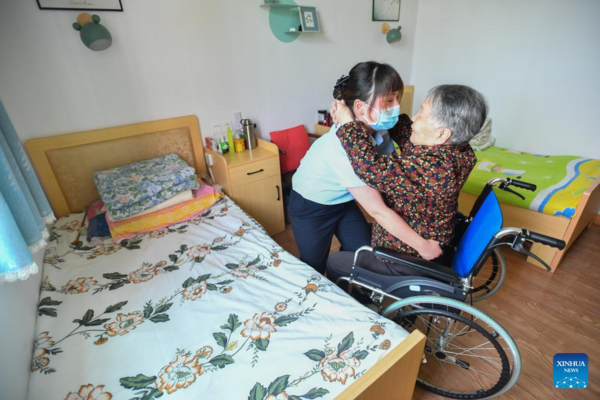 Pic Story: Nursing Worker of Elderly Care in Yuhu District, Hunan