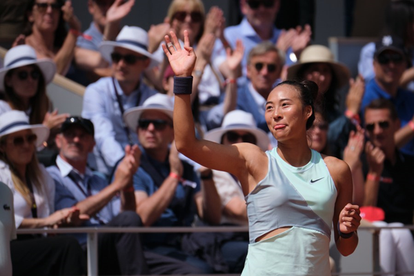 China's Teenager Zheng Dominates Local Favorite to Reach Last 16 at French Open