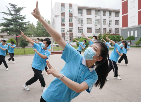Hebei's Schools Organize Activities to Help Students Stay in Best Shape Before Gaokao