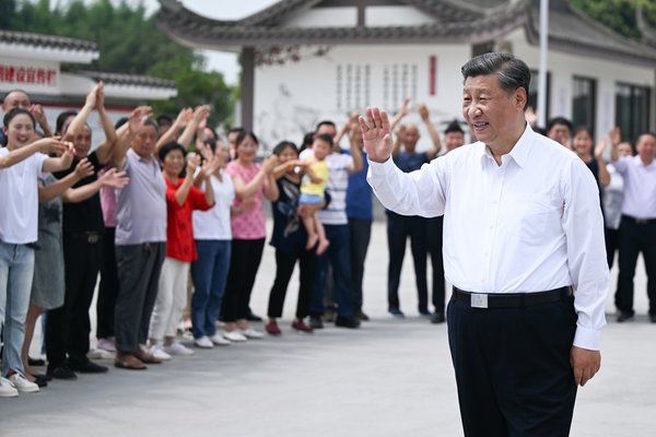 Xinhua Headlines: Inspecting Sichuan, Xi Stresses Maintaining Stable Economic Development