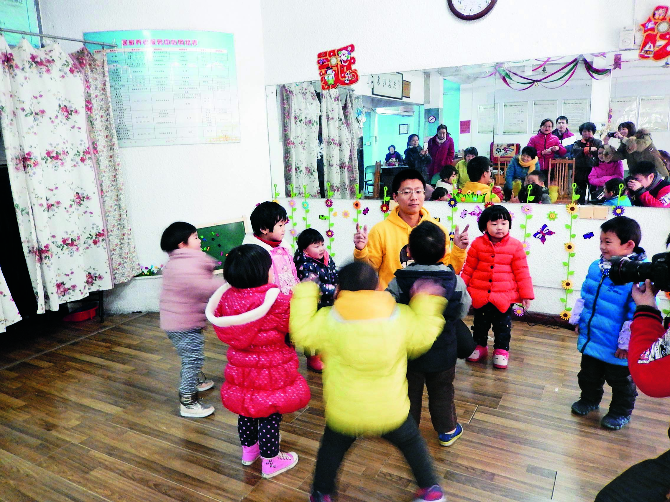 Couple Establishes Workshop to Develop Early Childhood Education in Community
