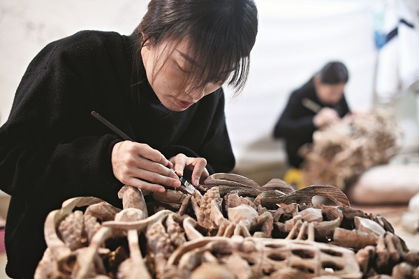 Young Craftswoman Breathes New Life into Wood Carvings