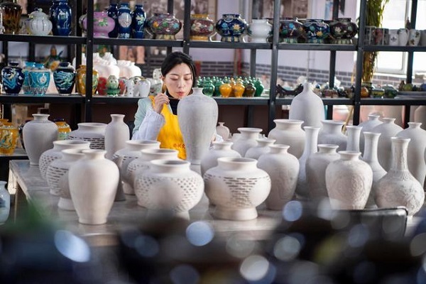 Overseas Returnee Inherits, Revitalizes Traditional Craft
