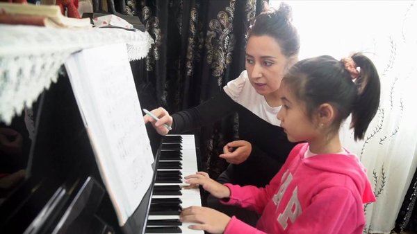 GLOBALink | Xinjiang, My Home: Nine-Year-Old Girl Ezize's Happy Life
